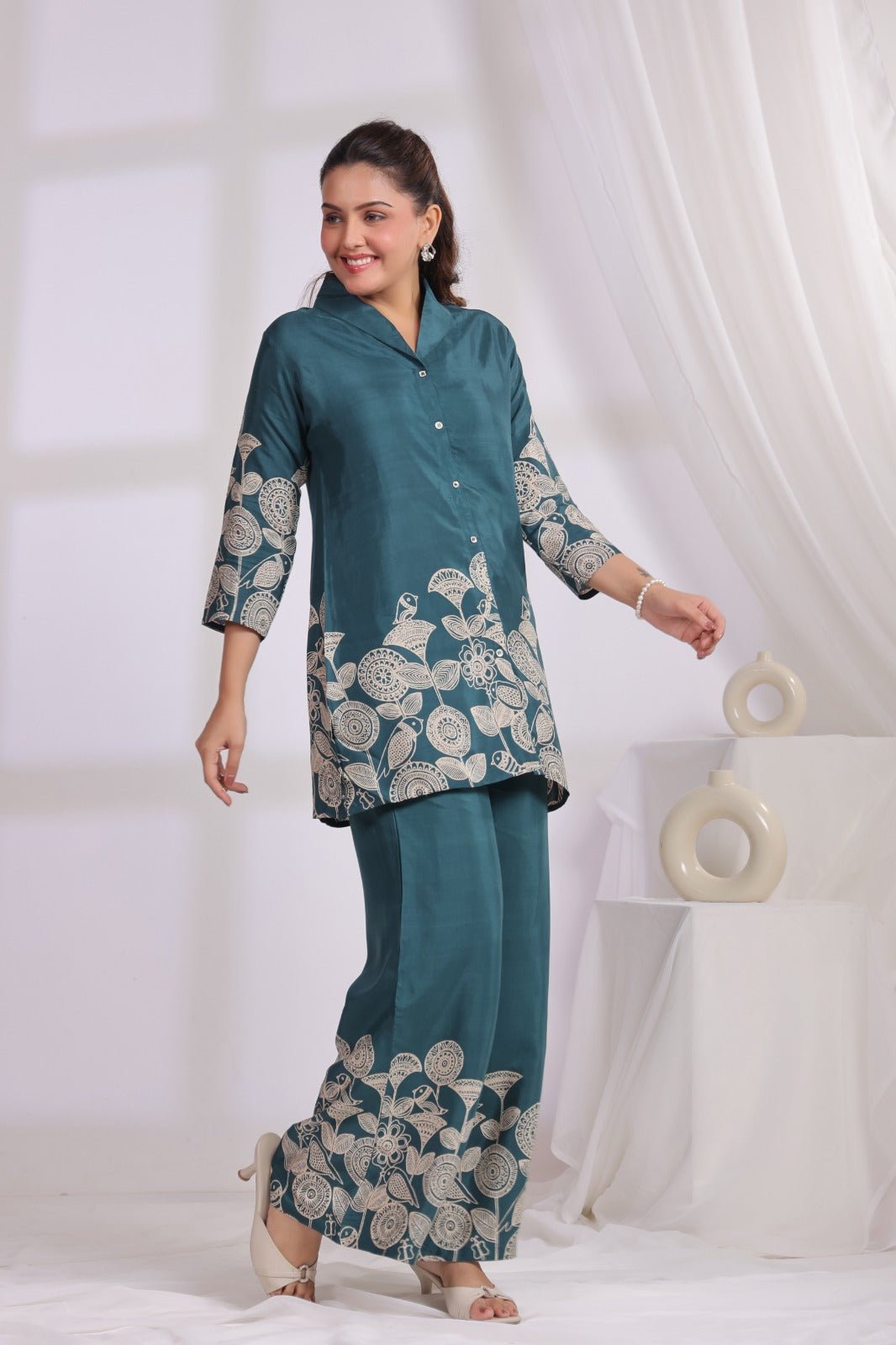 Green Co-ord Set with Floral Line Print - Freyaa USA & Canada