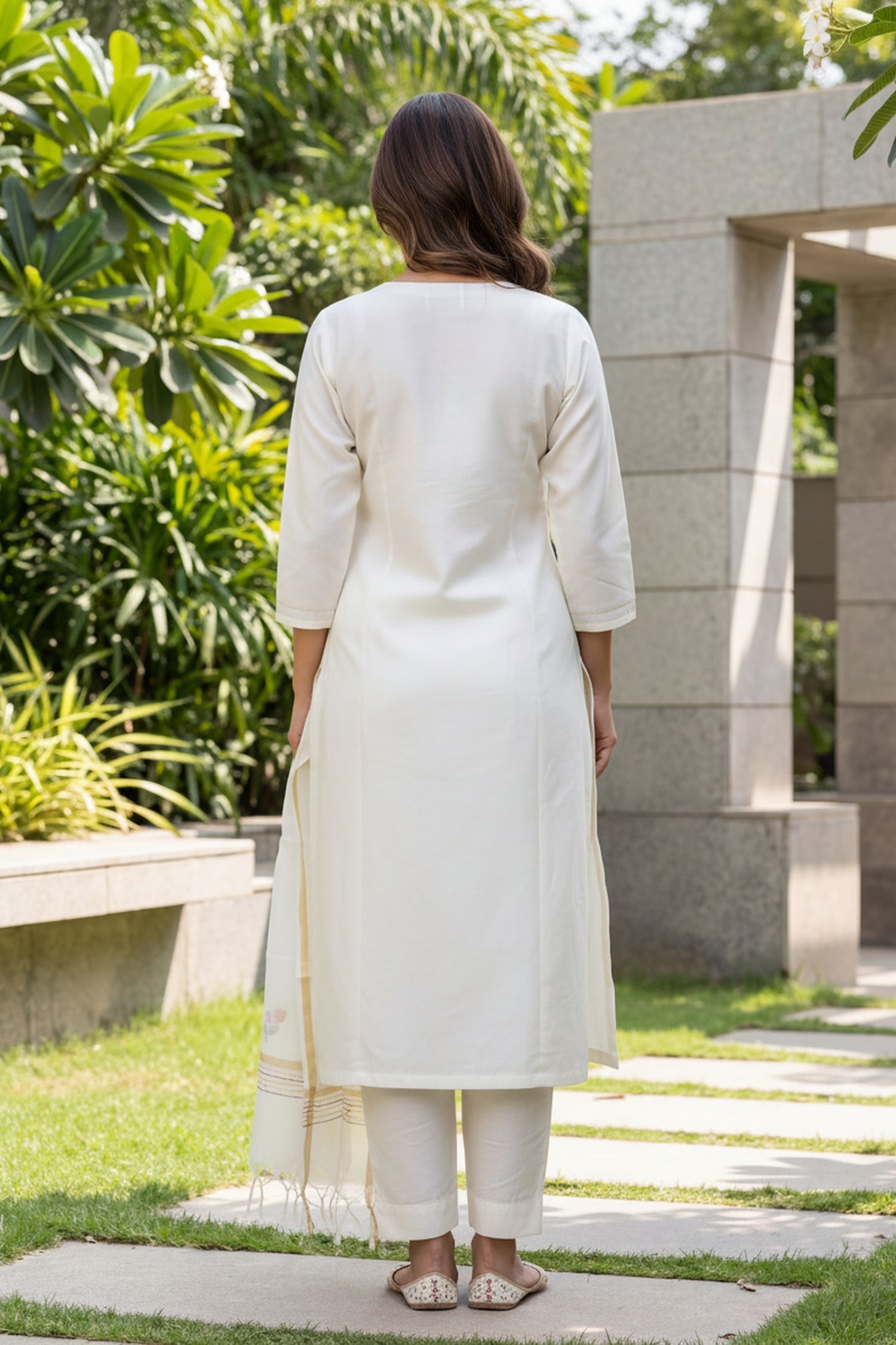 Off-White Floral Hand-Embroidered Mul Chanderi Kurta Set with Dupatta