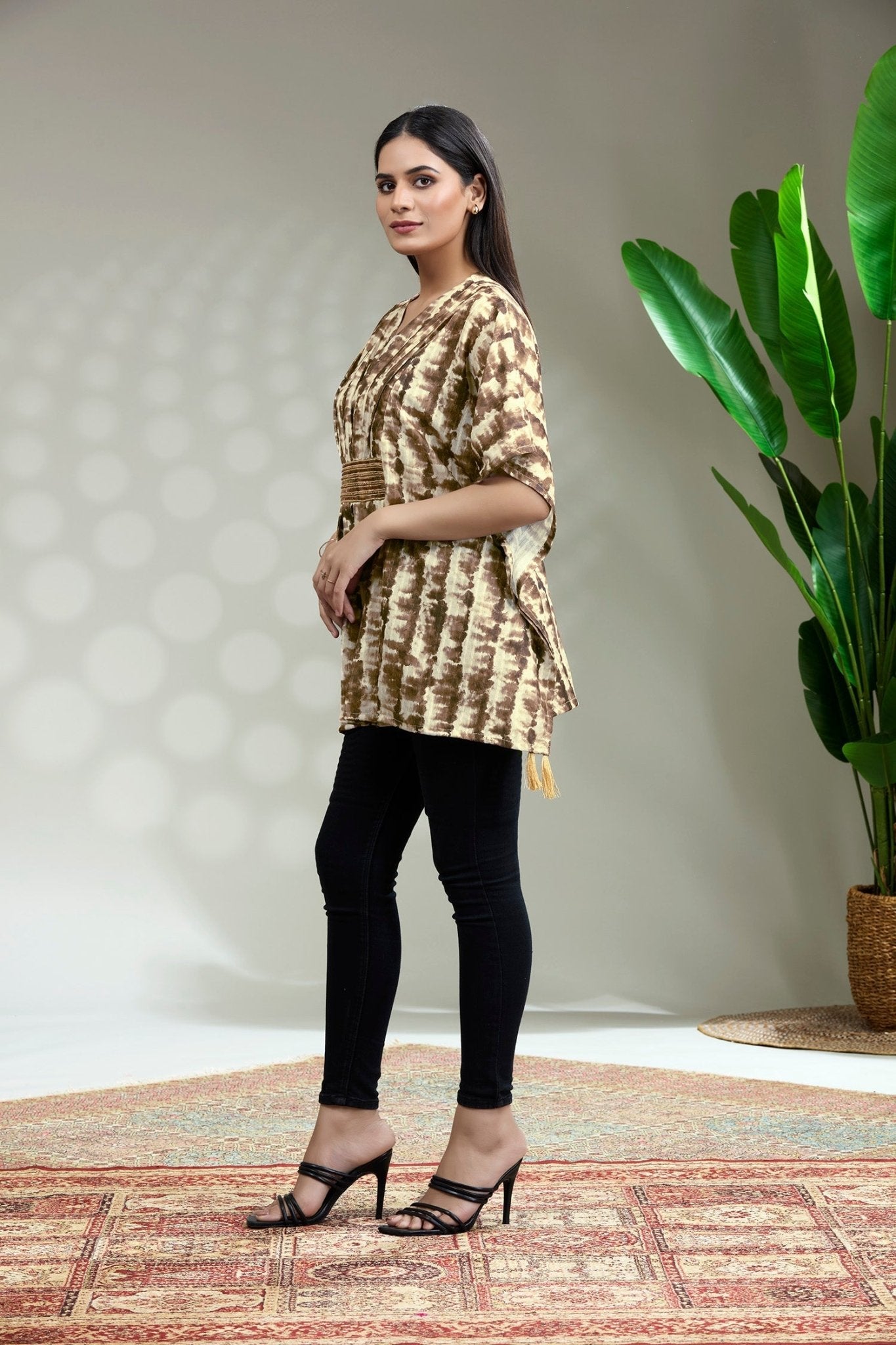 Trendy Tie Dye Kaftan with broach - Freyaa USA & Canada