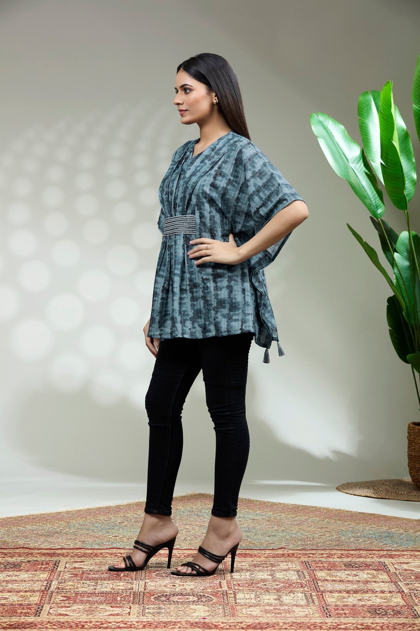 Trendy Tie Dye Kaftan with broach - Freyaa USA & Canada