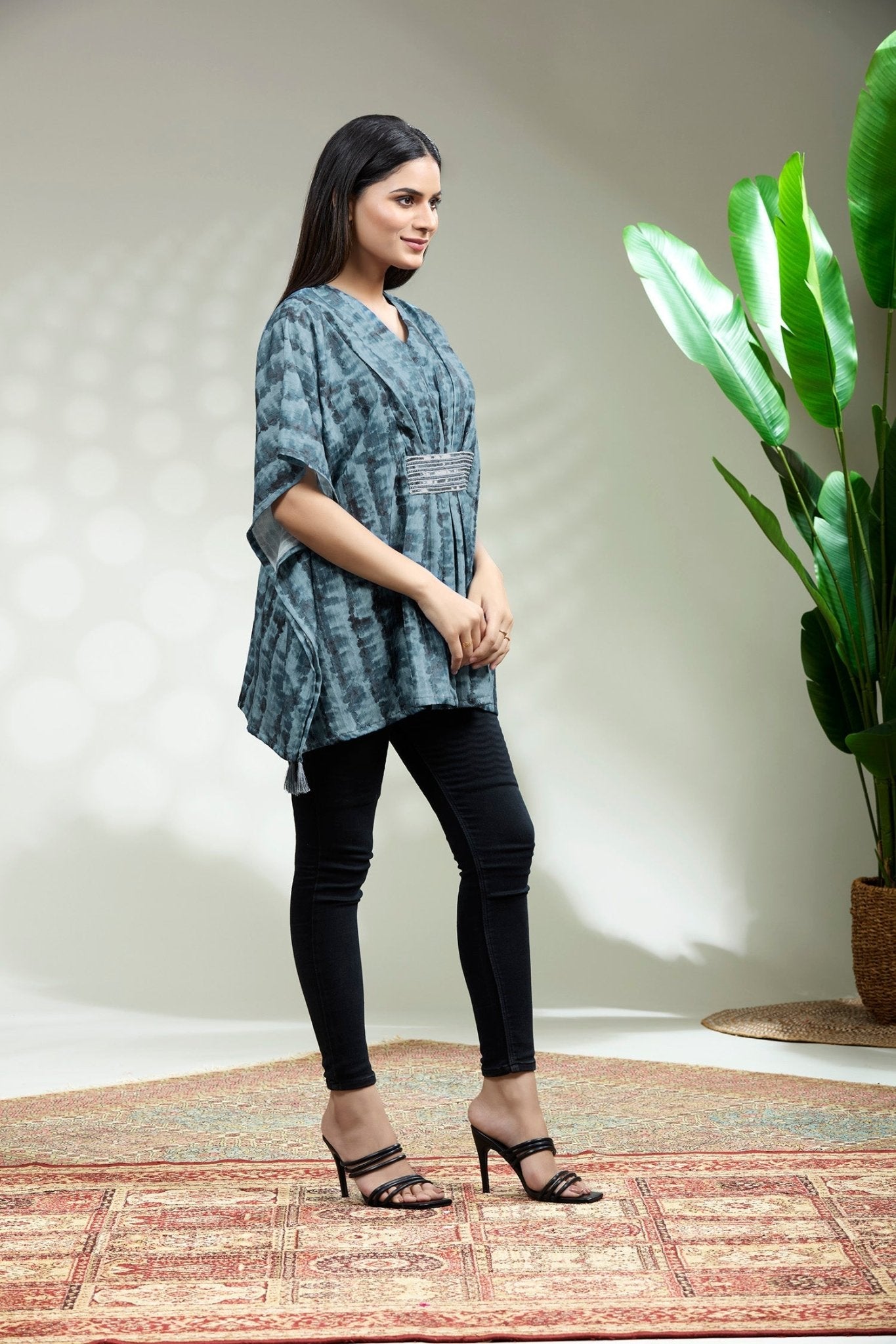 Trendy Tie Dye Kaftan with broach - Freyaa USA & Canada