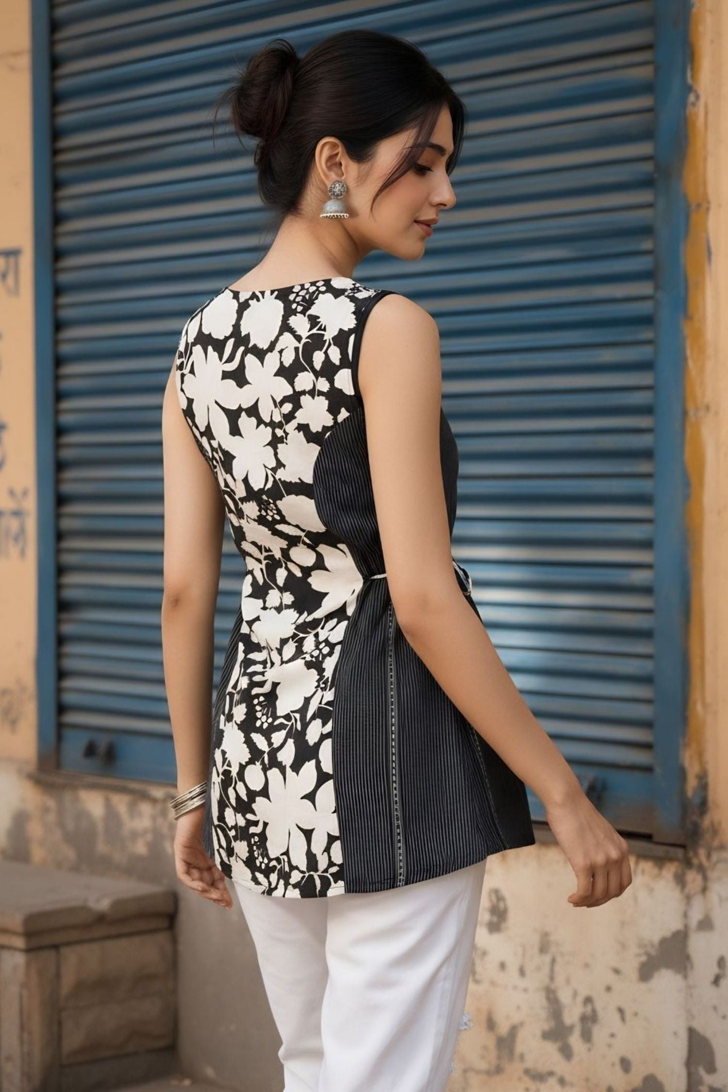 Black and White Floral Sleeveless Top